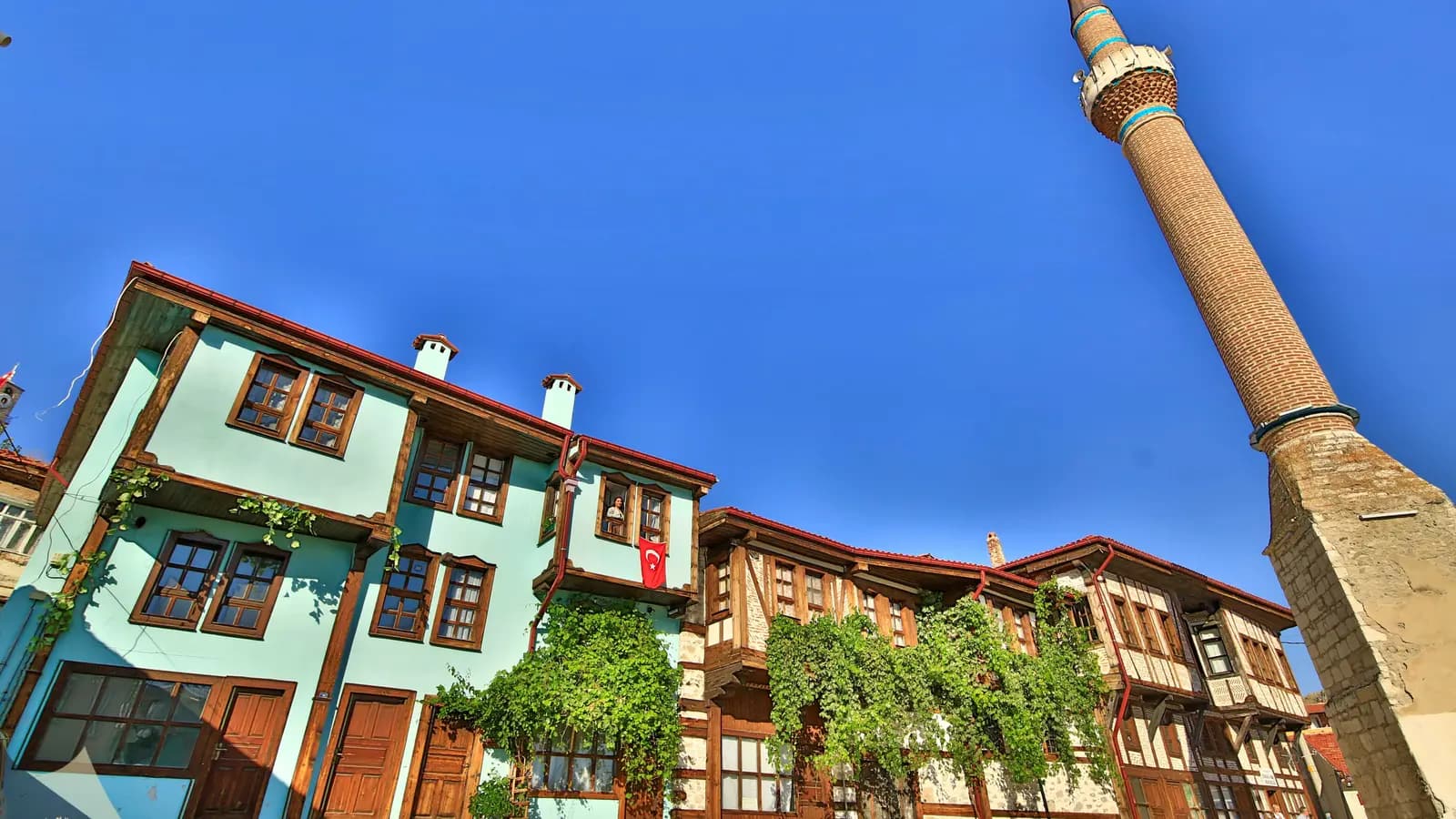 Sivrihisar’da tarihî konaklar ve tuğla minare